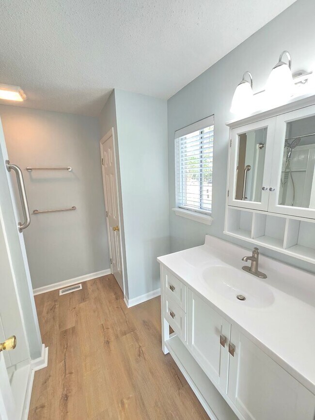 Building Photo - LAKESIDE VILLAGE - minutes to Wrightsville...