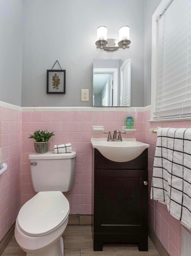 Building Photo - 947 Boswell Dr