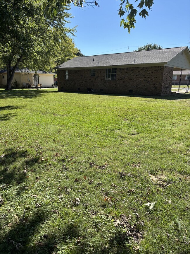 Building Photo - 488 Carlita St