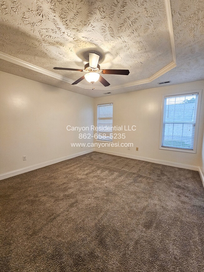 Building Photo - 658 Copper Creek Dr