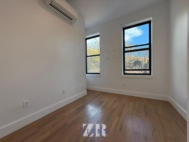 Building Photo - 3 bedroom in Brooklyn NY 11206