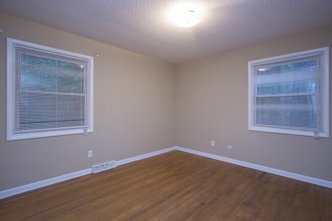 Building Photo - All on one level comfort rancher