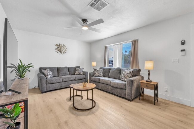 Building Photo - 1510 W 7th Dr