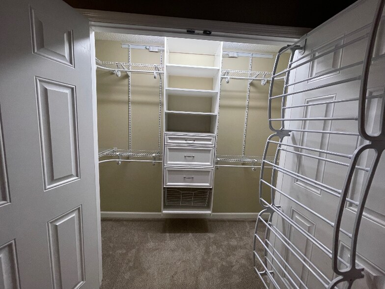 Building Photo - 103 Rocky Dr