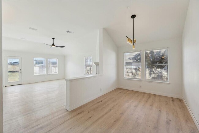 Building Photo - 203 Little Lake Rd