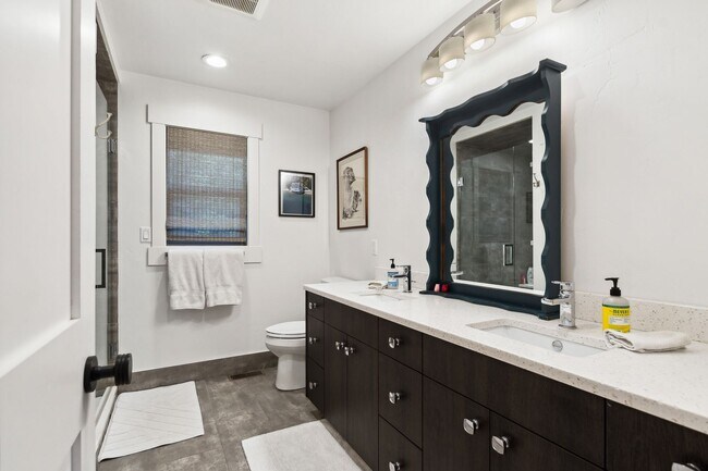 Building Photo - 2 bedroom, 1 bath house with Whitefish Lak...