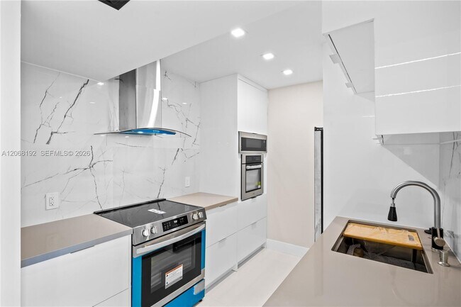 Building Photo - 20379 W Country Club Dr