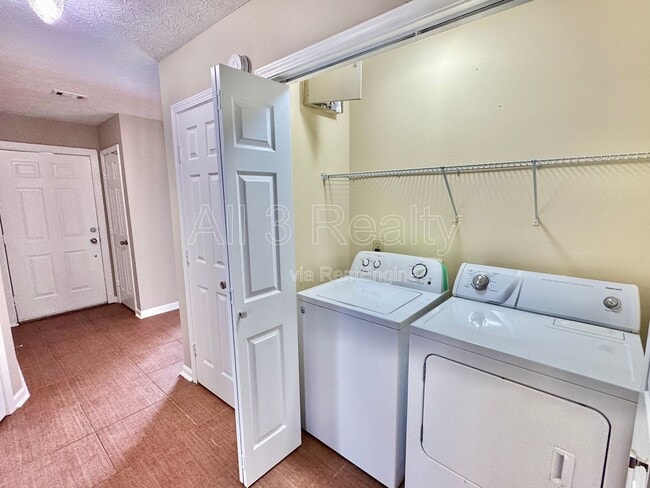 Building Photo - 5931 Brewbaker Blvd