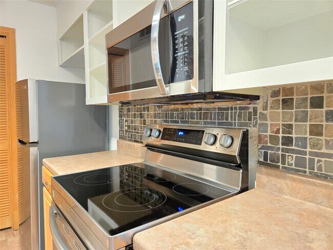 Building Photo - 2906 West Ave