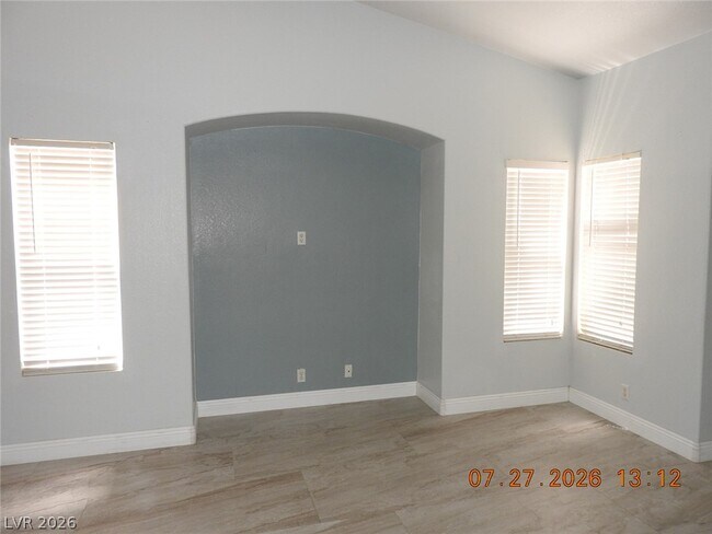 Building Photo - 4533 Chestnut Blaze