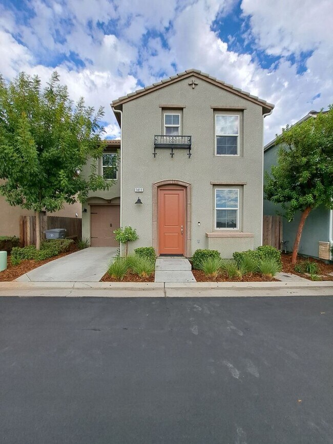 Building Photo - Available NOW! 3-Bedroom Home in One of Cl...