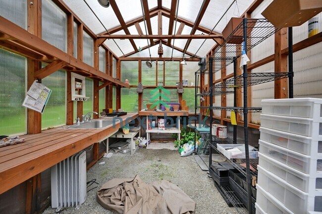 Building Photo - "Spacious 4-Bedroom Retreat with 4.5 Baths in Scenic Snohomish - Your 4400 Sq Ft Haven Awaits!"
