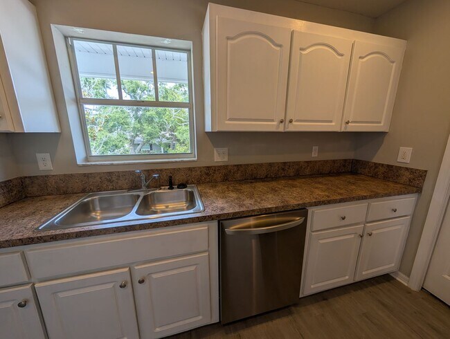 Building Photo - 9019 Cochise Ln