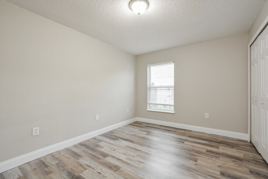 Building Photo - 3254 Erskine Dr