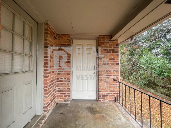 Building Photo - Two Bedroom Apartment in Warner Robins!