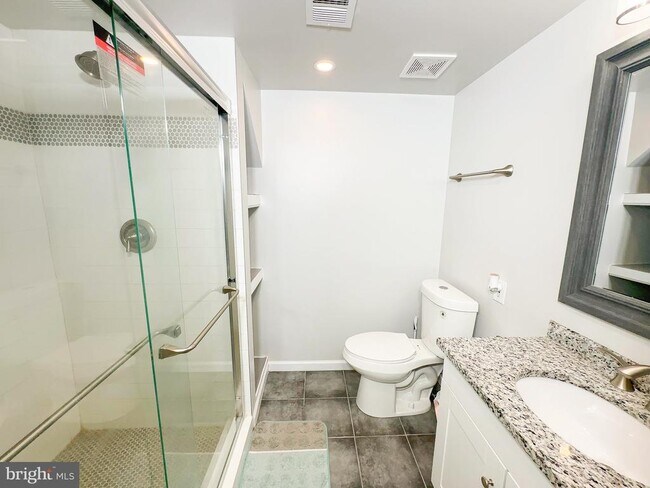 Building Photo - 806 Truro Ct