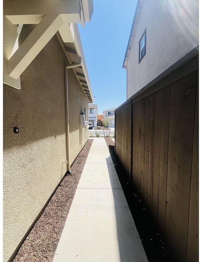 Building Photo - 12667 Ironbow Wy