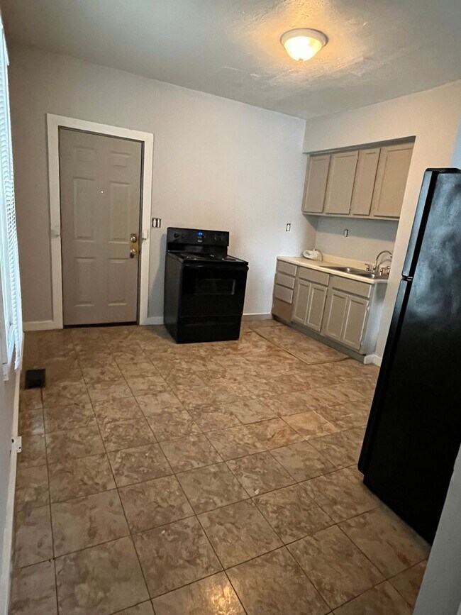 Building Photo - 1808-1810 S 6th St