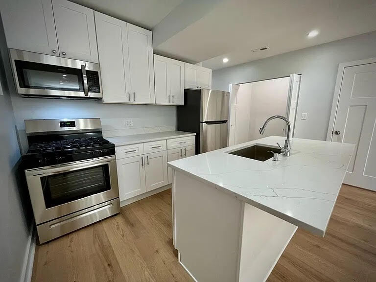 Building Photo - 1452 N Fairfield Ave