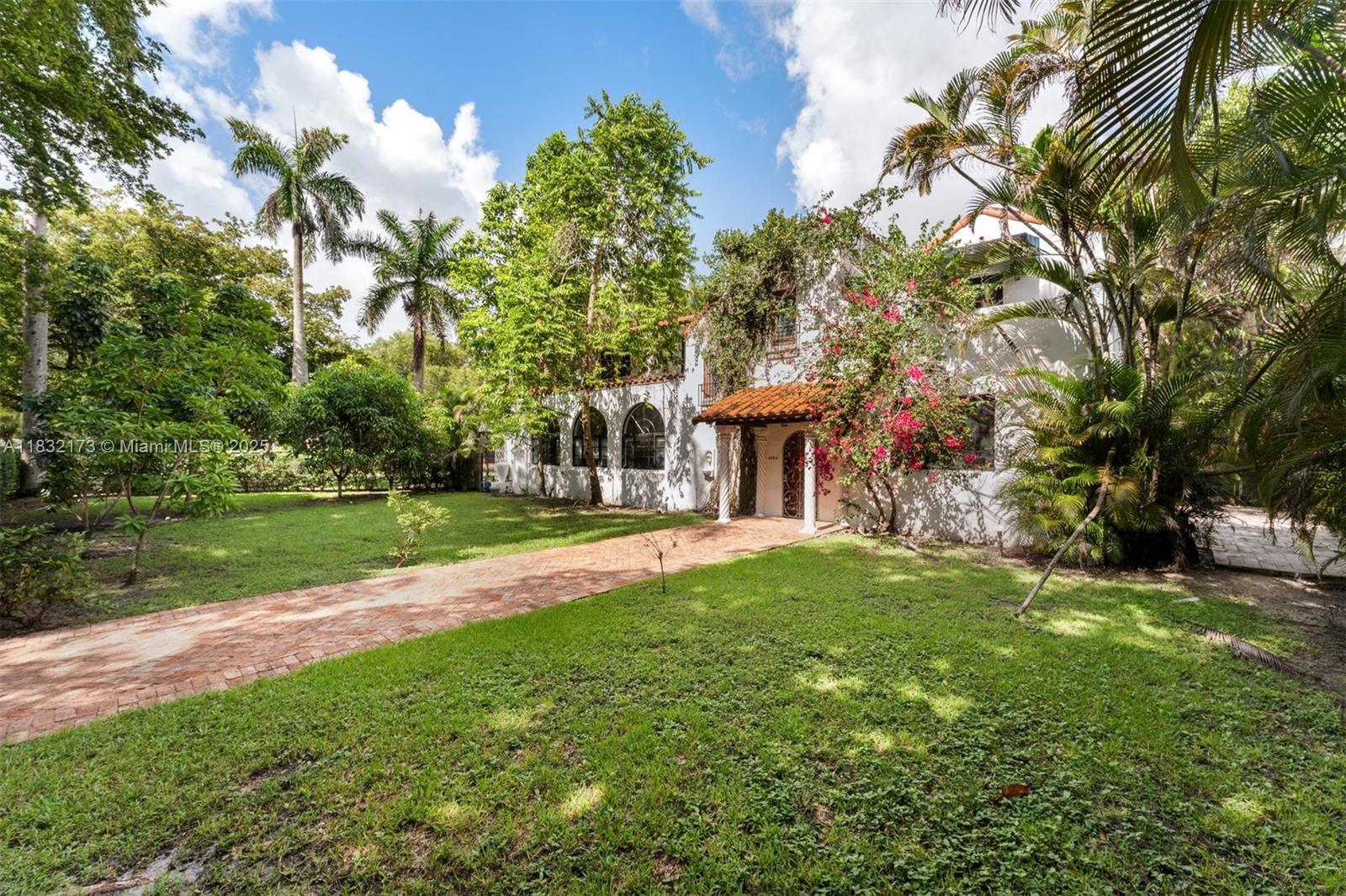 Building Photo - 1624 Granada Blvd