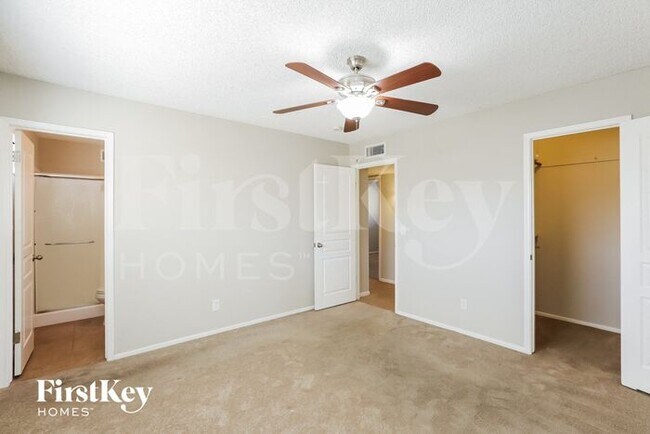 Building Photo - 402 E Dunbar Dr