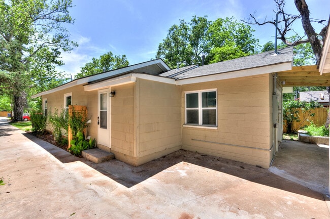 Building Photo - Remodeled Retreat w/ Covered Patio, Front ...