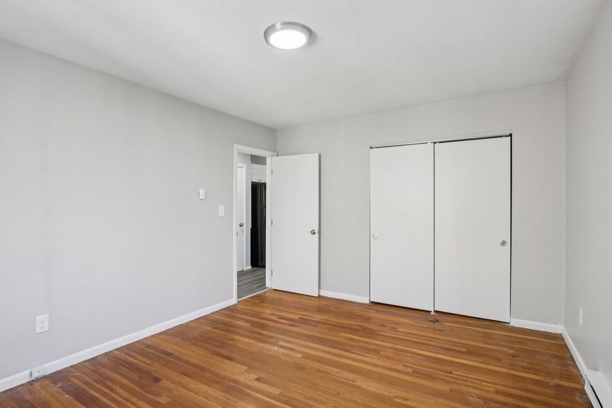 Building Photo - 10 Thorn St