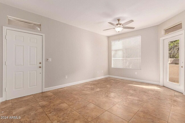 Building Photo - Immaculate Lakewood Community Condo