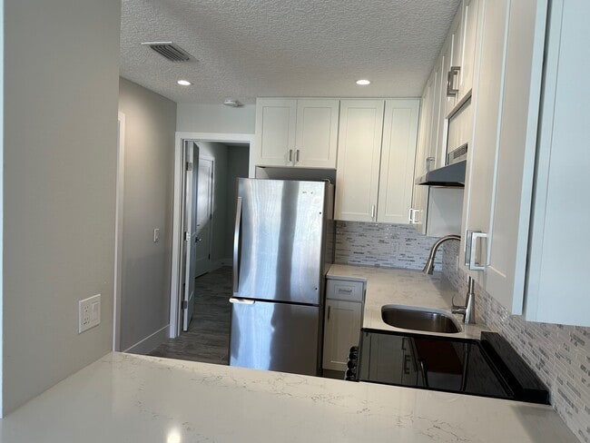 Building Photo - 541 S Peninsula Ave