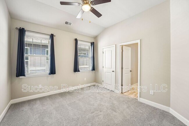 Building Photo - 1231 Ridenour Ln