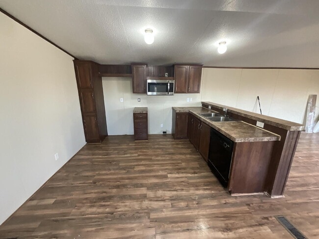 Building Photo - Charming 3-Bed, 2-Bath Retreat: Spacious 1216 Sq Ft Mobile Home in Peaceful Brazoria, TX! (COMING...