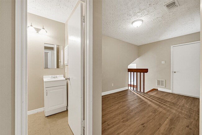 Building Photo - 12322 Meadow Ridge Dr