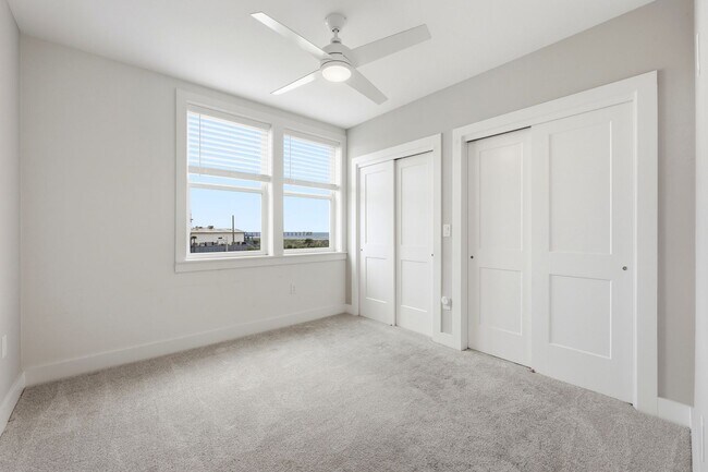 Building Photo - 115 1st St S