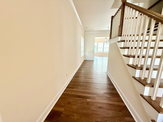 Building Photo - 127 Heathbrook Ln