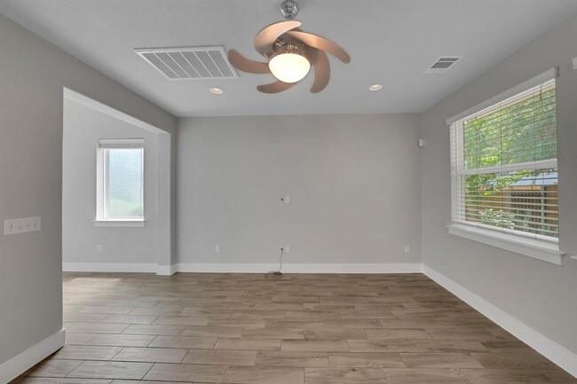 Building Photo - 7408 Brynner St