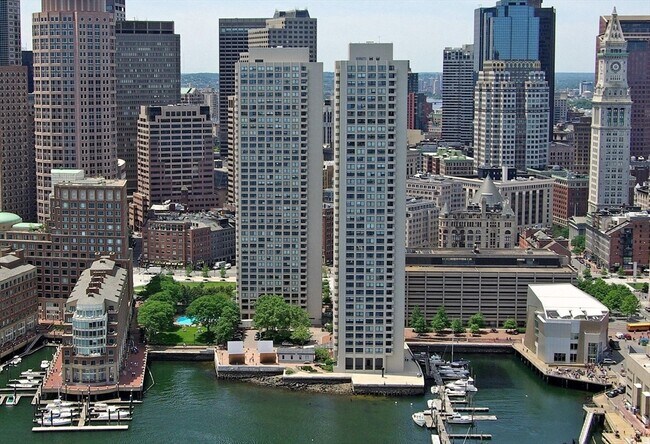 Building Photo - 65 E India Row