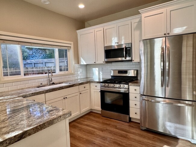 Building Photo - 230 Pello Ln