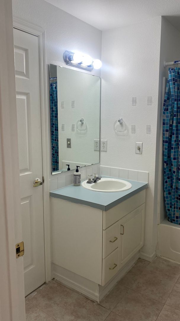 Building Photo - Desirable Milton Home!