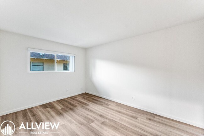 Building Photo - 7572 Amazon Dr