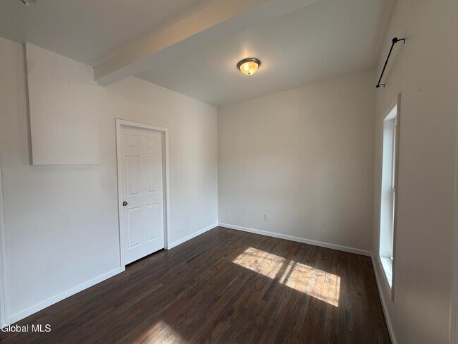 Building Photo - 346 Madison Ave