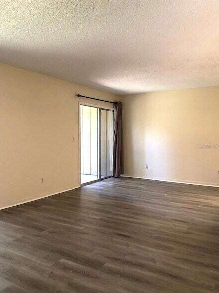 Building Photo - 120 Hibiscus Woods Ct
