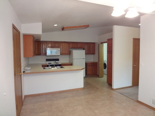 Building Photo - 1618 Northbrook Dr