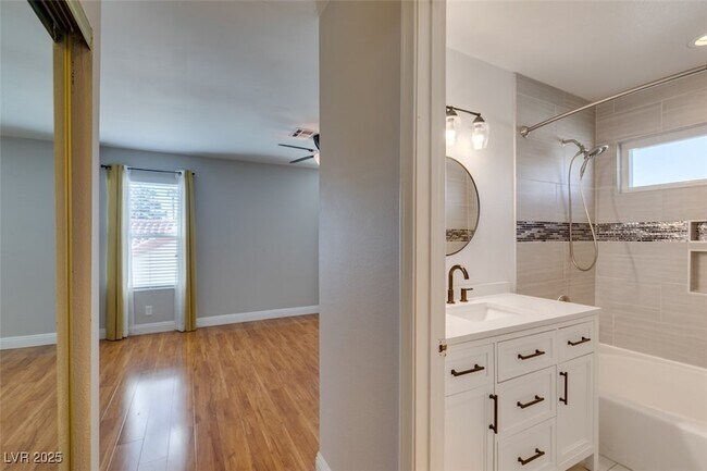 Building Photo - 225 Comanche Pl