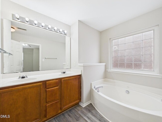 Building Photo - 302 Meeting Hall Dr