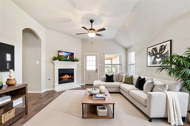 Building Photo - 7512 Guadalupe Way