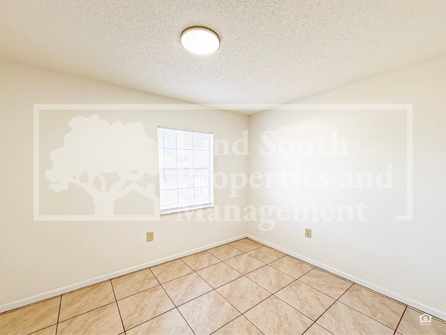 Building Photo - 5816 Charlton Dr