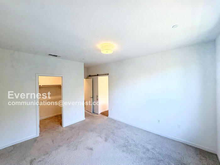 Building Photo - 6117 Bridgecross Dr