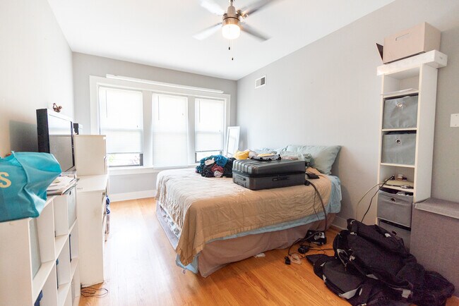 Building Photo - 2032 W Berwyn Ave