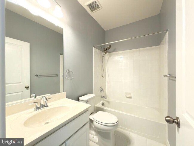 Building Photo - 2512 Buckthorn Dr