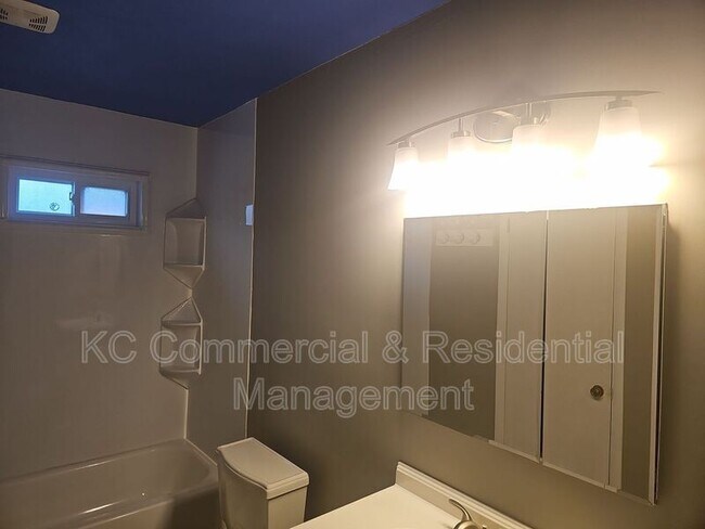 Building Photo - 6713 NW Evelyn St